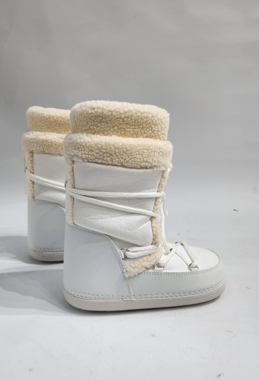 SNOW BOOTS - WHITE