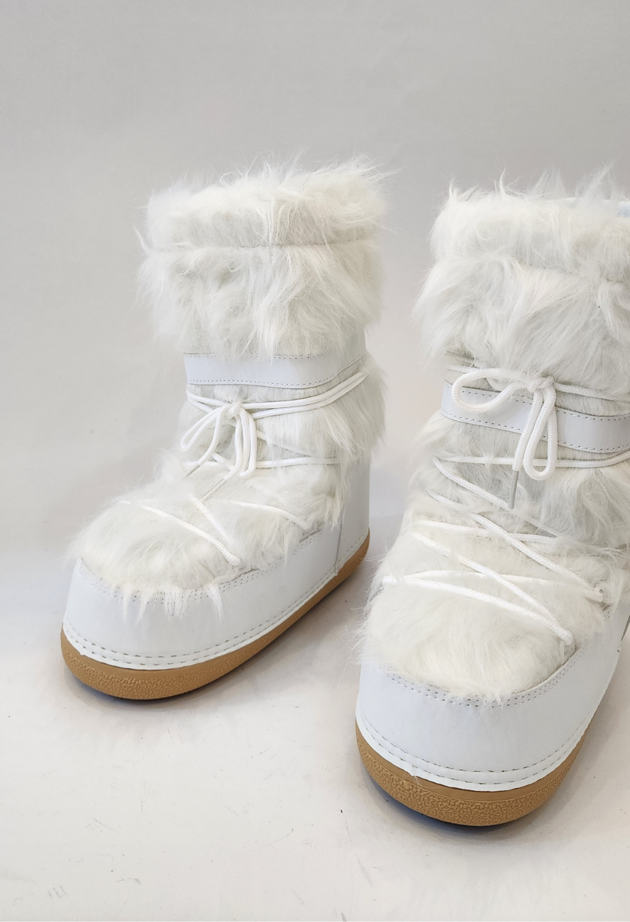 SNOW BOOTS