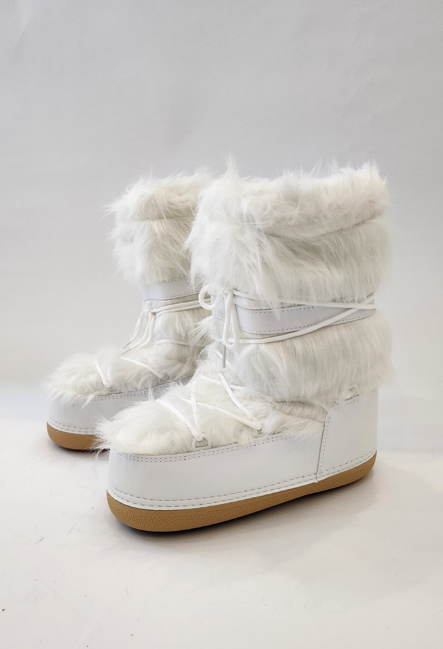 SNOW BOOTS