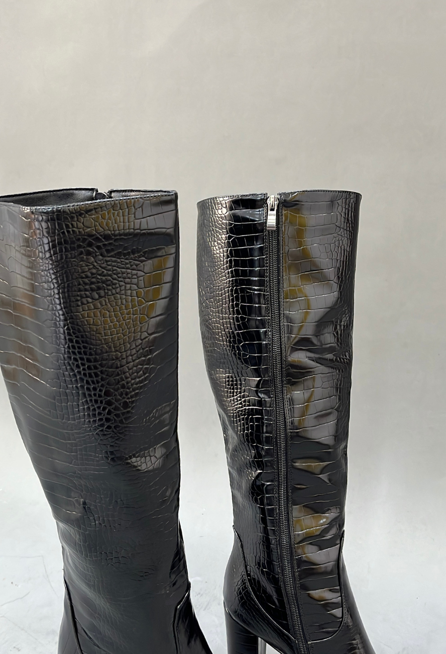 Noir Croc Boot (BLACK)