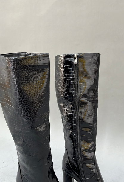 Noir Croc Boot (BLACK)