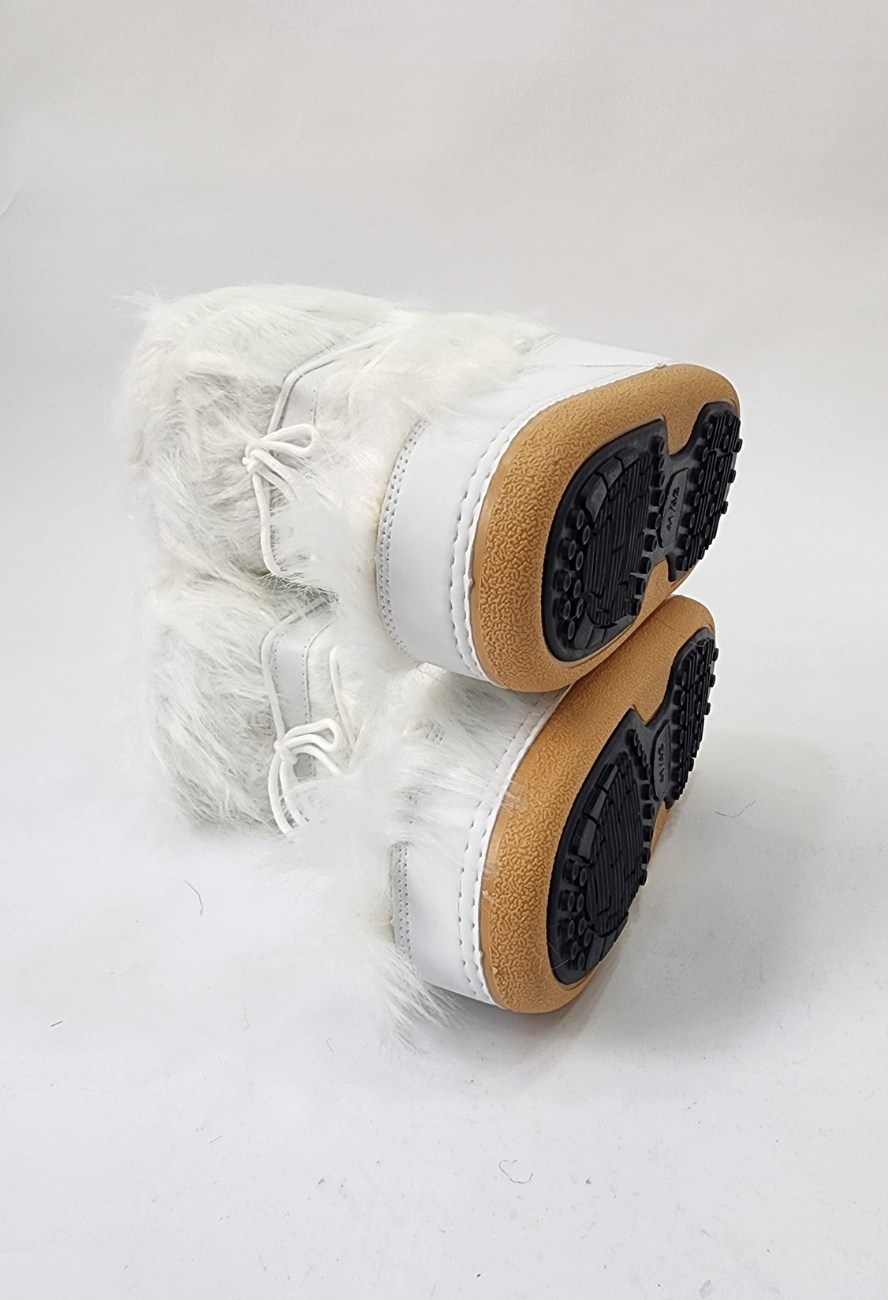 SNOW BOOTS